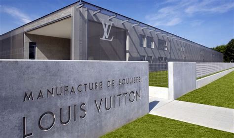 louis vuitton romania fabrica|Fabricile din Sibiu ale Louis Vuitton şi.